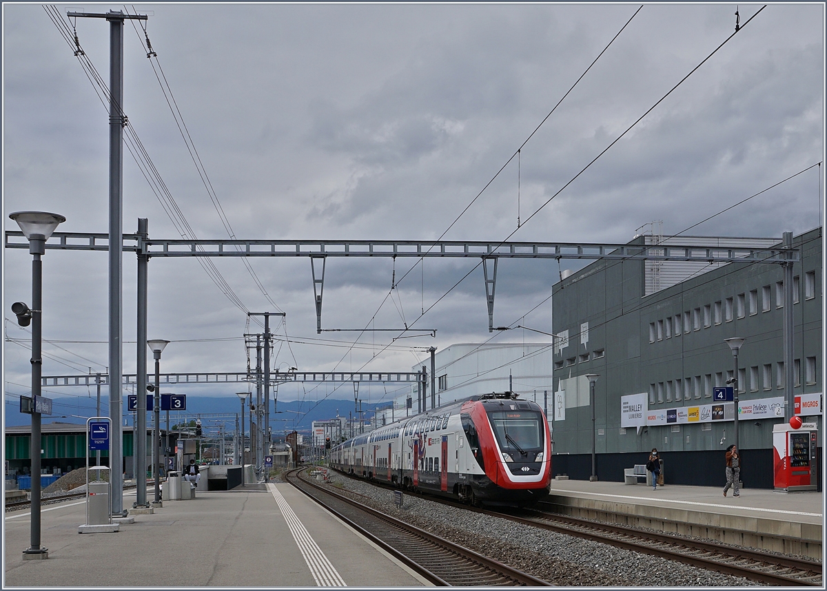 Der SBB Twindexx IC 200 RABDe 502 008-1 (UIC 94 85 0 502 008-1 CH-SBB  Lausanne Capital Olympique  auf Testfahrt in Prilly-Malley. 

17. Juli 2020