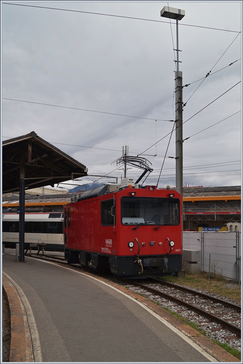Die MOB HGem 2/2 2501 wartet in Vevey auf ihren nächsten Einsatz.

3. Juli 2020