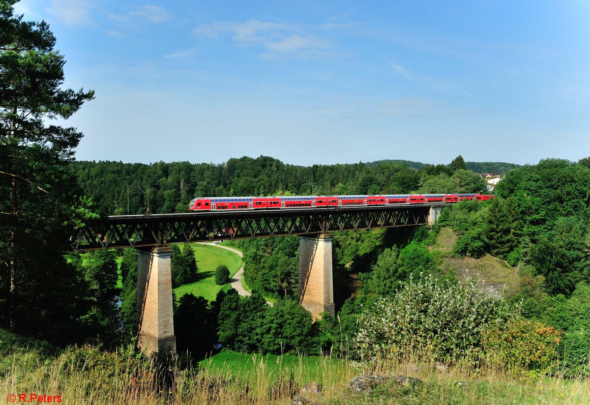Ein RE aus Nrnberg nach Mnchen auf dem Viadukt bei Beratzhausen. 21.08.21