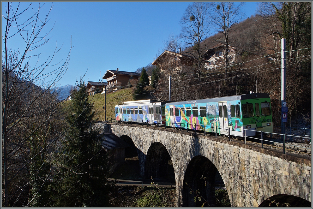Ein ziemlich bunter BDeh 4/4 mit Bt als AOMC Regionalzug bei Chemex.
7. Jan. 2015