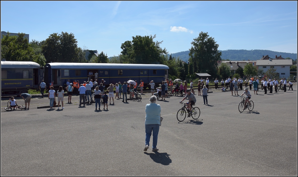 Endlich wieder Züge auf dem Schweizerbähnle (Etzwilen-Singen). 

01 202 mit dem Eröffnungszug in Rielasingen, August 2020. Blasmusik und Ansprache vom euphorischen Bürgermeister und Museumsstiftungspräsidenten inklusive.