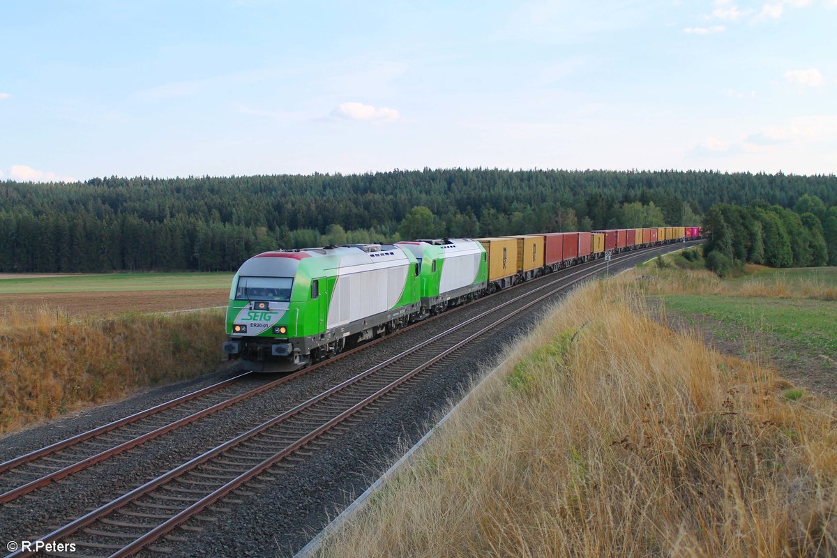 ER20-01 und ER20-02 ziehen den Wiesau Containerzug nach Hof bei Neudes. 17.08.18