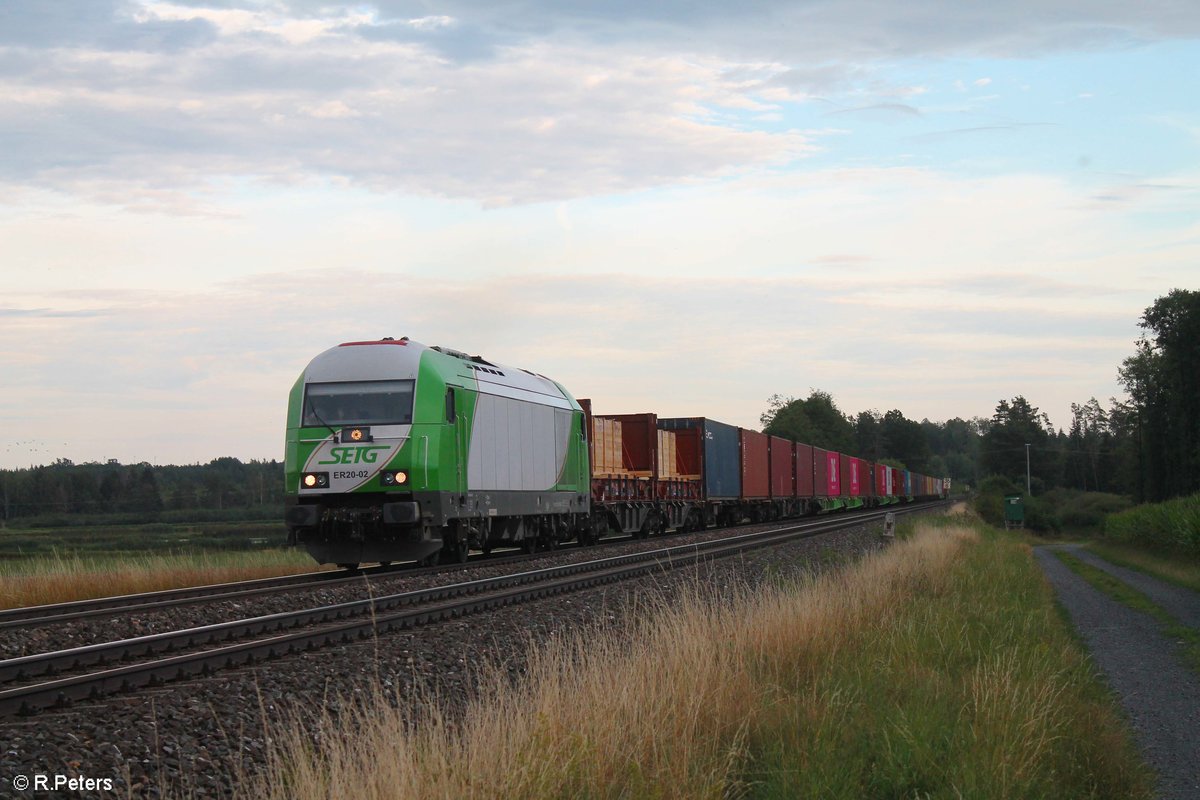 ER20-02 mit dem Wiesau Containerzug Wiesau- Hamburg bei Oberteich. 09.08.19