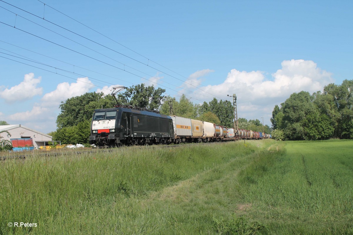 ES 64 F4 284 mit einem KLV zwischen Nauheim und Groß-Gerau. 21.05.15
