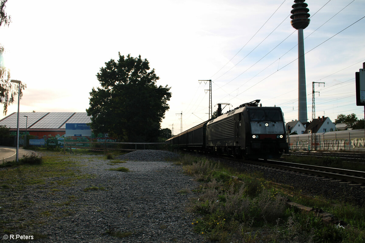 ES64 F4 078 mit einem gedeckte Güterzug durch Nürnberg Hohe marter in Richtung Treuchtlingen. 19.09.23