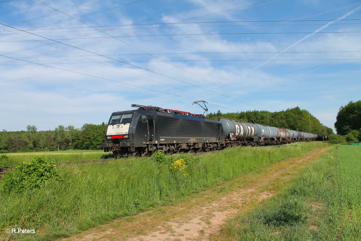 ES64 F4 996 zieht einen Kesselzug bei der Netztrennstelle Bischofsheim. 15.05.15