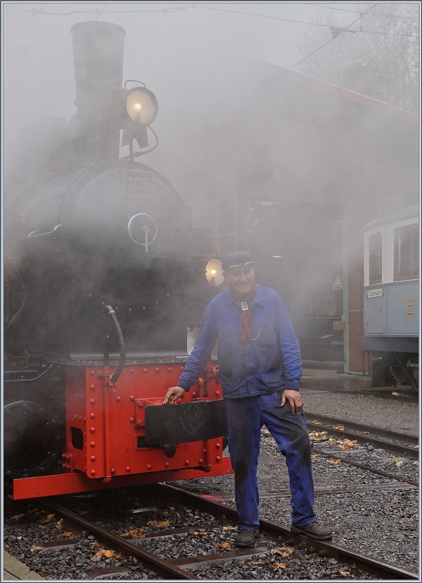 Faszination Dampfbahn - Das Foto entstand, als ein anderer Fotograf wohl für eine Zeitung oder ein Journal Bilder der B-C machte und ich mich in die Nähe stellte.

Chaulin, den 27. Okt 2018
