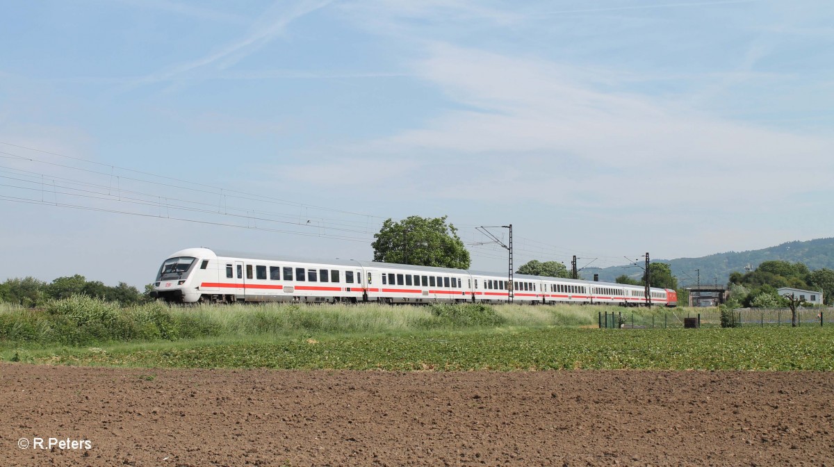 IC 2293 Frankfurt/Main - Stuttgart HBF hat Weinheim (Bergstrasse) verlassen. 28.05.15