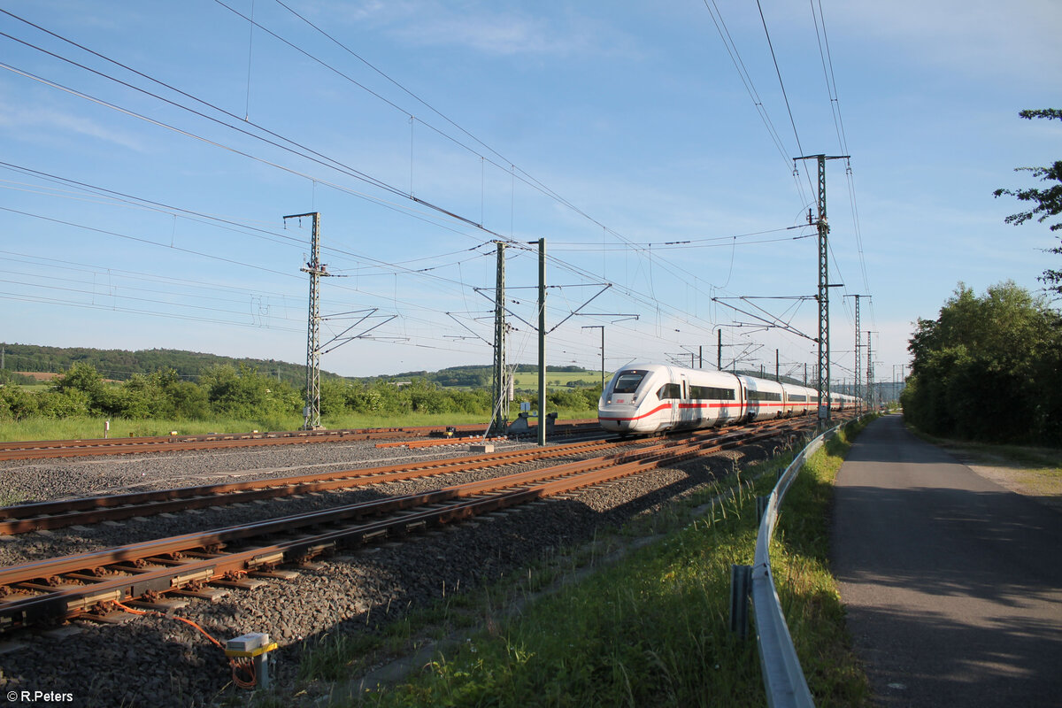 ICE4 0812 031 mit einem unbekannten ICE bei Ebensfeld. 20.05.24