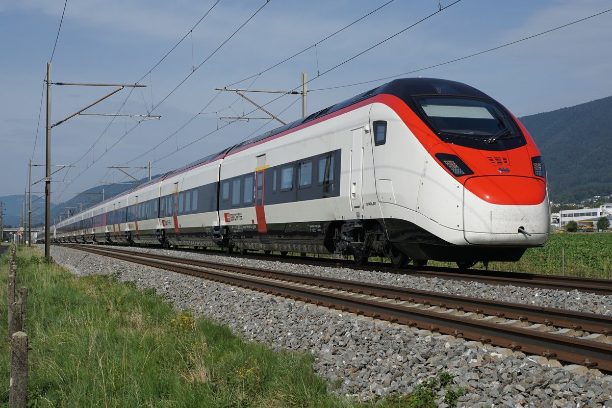 JAHRESRÜCKBLICK 2018
von Walter Ruetsch
Serie Nr. 4
SBB RABe 501 Giruno im Doppelpack auf Testfahrt bei Bettlach am 9. August 2018. 
