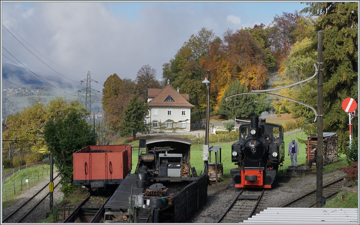  LA DER 2020 du Blonay-Chamby  / Saison Abschluss der Blonay-Chamby Bahn: Mit einem verstärkten Fahrplan und viel Dampf wird vor dem  Winterschlaf  (bzw. Arbeit im Dépôt Chaulin) nochmals viel Betrieb gemacht. Die G 2x 2/2 N° 105 (Baujahr 1918) wird für die Nachmittagsdampfzüge vorbereitet. 

24. Okt. 2020