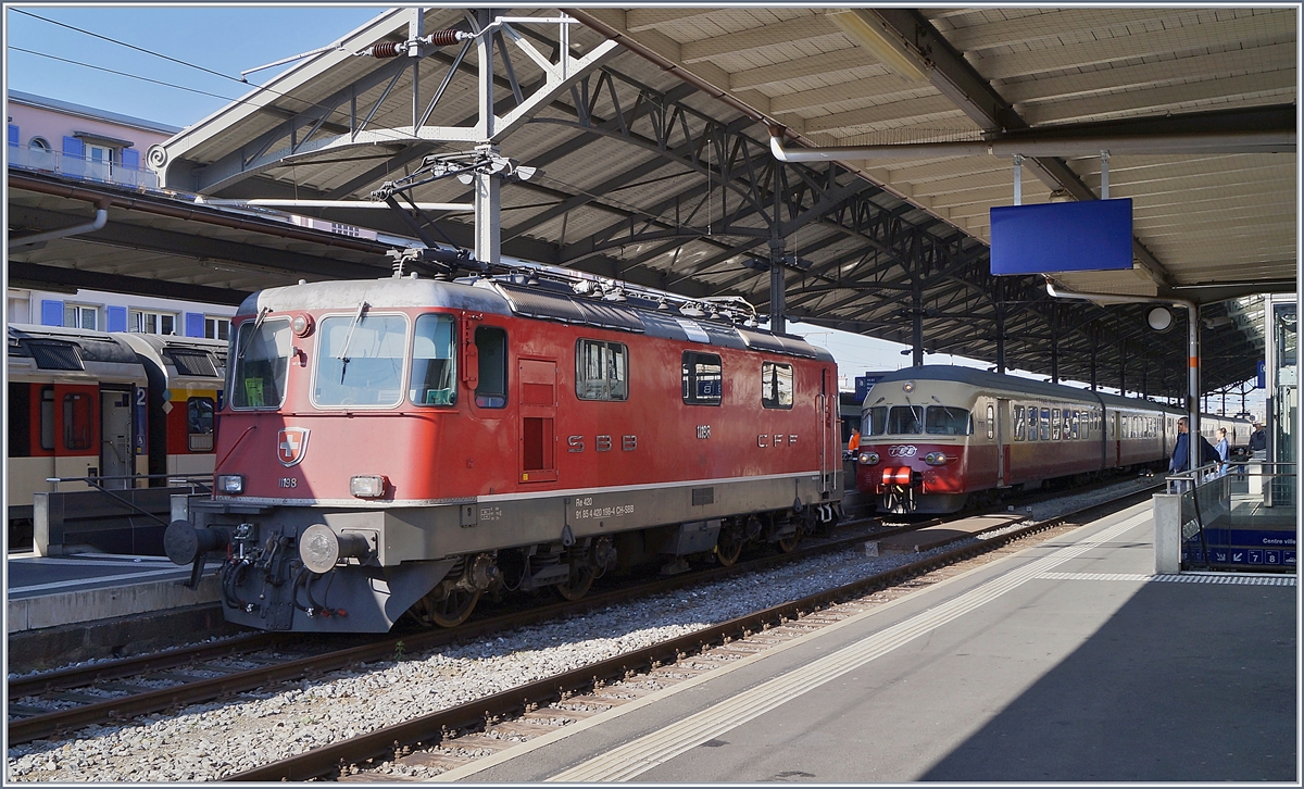 Lawinengefahr! Drohten Lawinen die Fahrt des TEE Gottardo zu stören, wurde auf der Gotthardstrecke jeweils eine Lok vorgespannt. Heute ist zum  sichern  Verkehren erneut Vorspann nötig, wenn auch nicht mehr die 120 Tonnen einer Ae 6/6, nun genügen die 88 Tonnen einer Re 4/4 II damit der Zug  ETCS-Kompatibel  ist. In Lausanne wird dem TEE 1053 die SBB Re 4/4 II 11198 vorgespannt, die Re 4/4 11198 verkehrte nicht nur etliche Jahre am Gotthard, sie besass auch lange Jahre einen ÖBB/DB Stromabnehmer für den Verkehr nach Lindau.

31. März 2019
