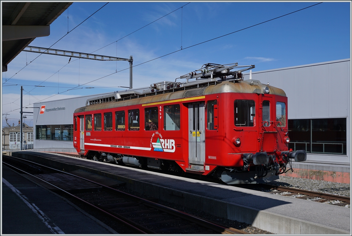 Leider nur abgebügelt gesehen (und fotografiert) der RHB ABDeh 2/4 N° 24 in Heiden. 

23. März 2021