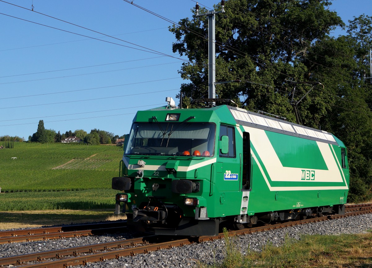 MBC/BAM: Die Ge 4/4 22 als  SOLISTIN  auf der Fahrt nach Morges zwischen Vufflens-le-Ch�teau und Chigny am 20. Juli 2015.
Foto: Walter Ruetsch.