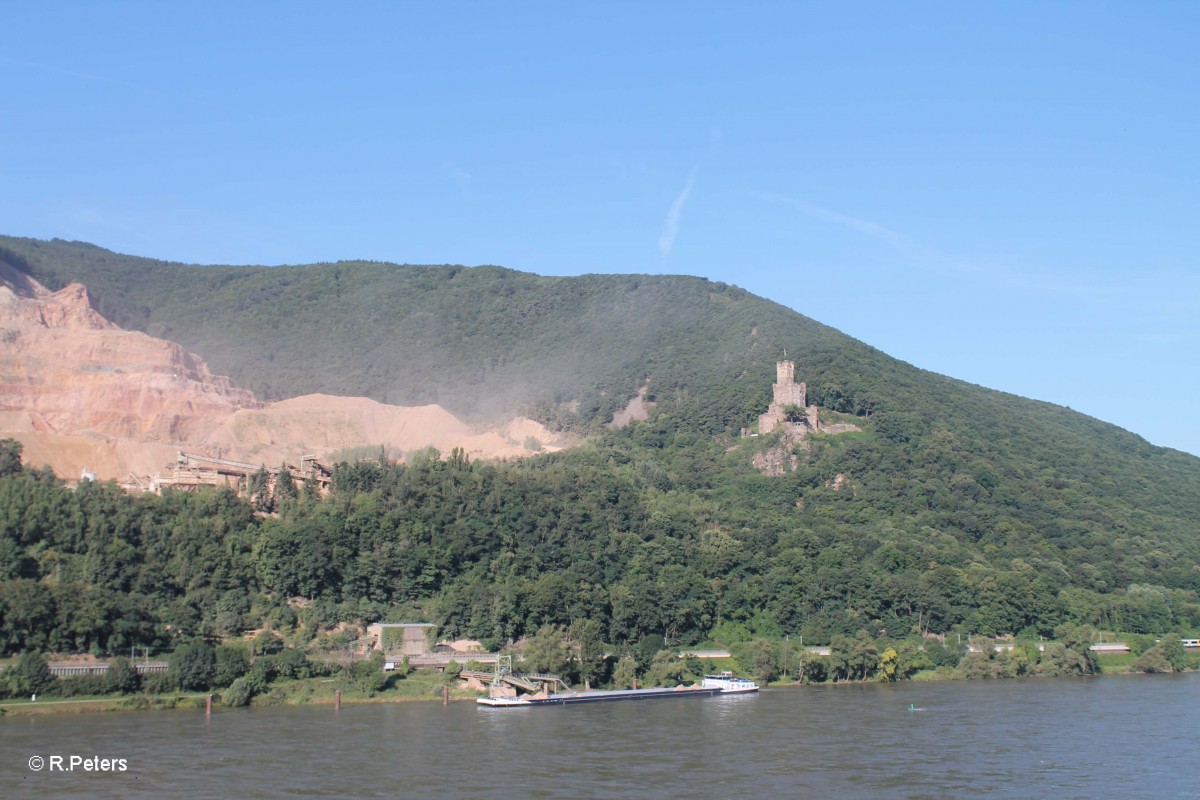 Tagebau und die Burg Stahleck