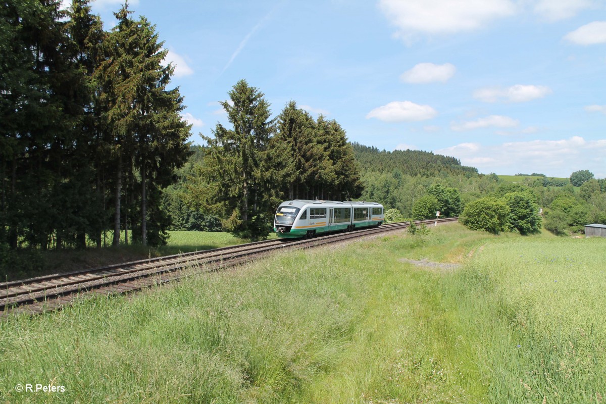 
VT13 als OPB 74261 Marktredwitz - Regensburg bei Lengenfeld. 17.06.15