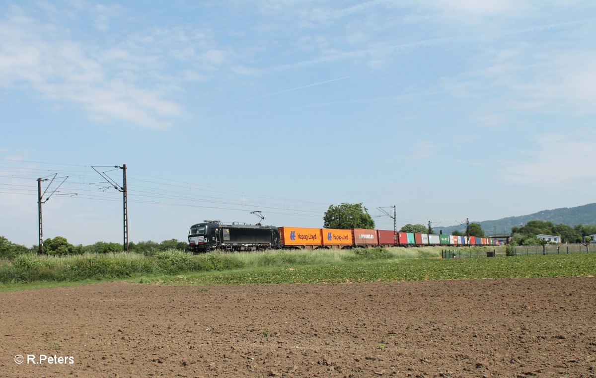 X4E 870 verlässt Weinheim( Bergstrasse) mit einem Containerzug in Richtung Mannheim. 28.05.15