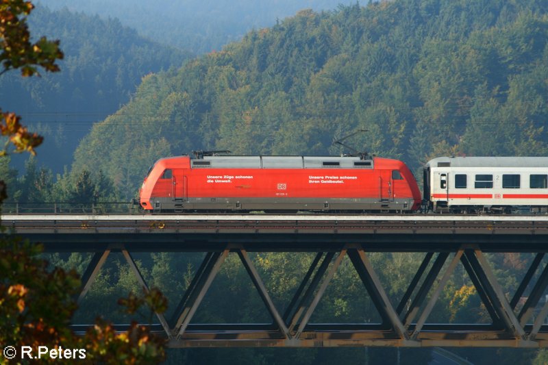 101 125-3 berquert die Brcke bei Beratzhausen mit den IC Passau – Hamburg am 21.09.07
