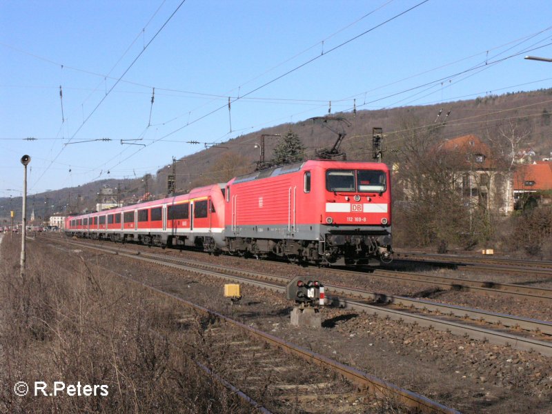112 169-8 schiebt den RE Frankfurt/Main in den  Bahnhof Gemnden. 16.02.08