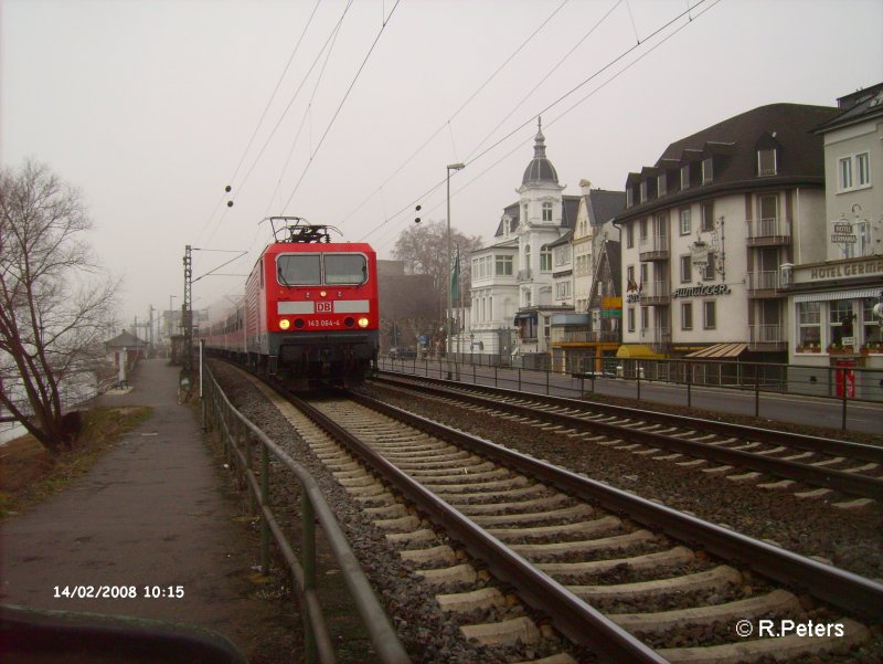 143 064-4 verlsst Rdesheim an dem Rhein mit der RB Wiesbaden. 14.02.08