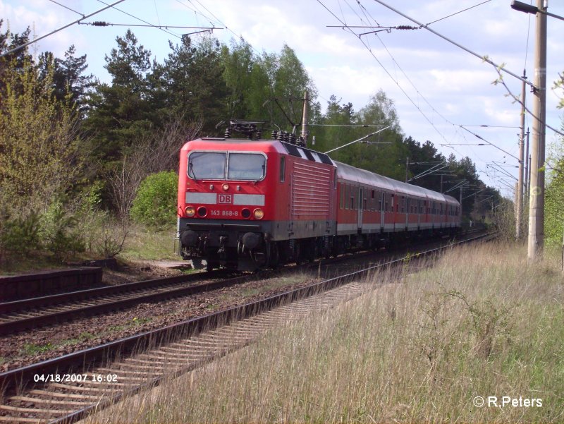 143 868-8 erreicht gleich Eisenhüttenstadt mit den RB11 Cottbus. 18.04.07