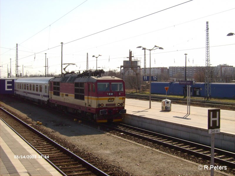 371 001-9 erreicht Frankfurt/Oder mit den EC46 (Berlin-Warzawa-Express) am 14.03.07