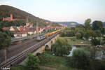 383 210 durchfährt Gemünden mit einem leeren Holztransportzug 01.09.24