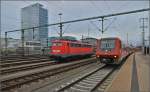 611 045 aus Basel via Schaffhausen nach Ulm begegnet Kasten E10 (115 198-0) in Singen.