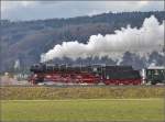 01 202 mit Gotthardsonderzug bei Dottikon Umspannwerk, M�rz 2015.