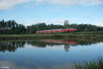 218 438-0 zieht kurz vor Wiesau/Oberpfalz den RE2 RE4852 Mnchen - Hof. 15.09.24
