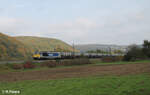 264 001-9 zieht mit einem Kesselzug in Richtung Süden bei Wernfeld vorbei. 20.10.24