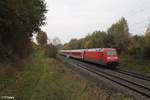 101 028-9 schiebt den RE 4011 Nürnberg - München (NIM München Nürnberg Express) bei Fahlenbach. 21.10.17