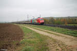 101 066-9  Einziganders  erreicht Treuchtlingen mit dem IC2083/85 Hamburg Altona - Berchetesgarden/Obersdorf. 01.11.24
