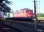139 557-3 steht in Eisenhttenstadt mit ein Containerzug abgestellt.