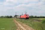 152 046-9 zieht einen gedeckten Güterzug bei Mainz-Bischofsheim.