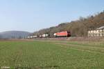 152 097-2 zieht bei Gambach ein gemischten Güterzug durchs Maintal.