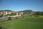 152 148-3 zieht mit einem KLV-Zug durch Retzbach-Zellingen. 11.05.24