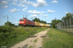 152 141-8 durchfährt die Treuchtlinger Kurve in Nürnberg Hohe Marter mit einem Containerzug aus Nürnberg Hafen. 24.07.24
