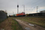 152 045-1 zieht durch die treuchtlinger Kurve in Nürnberg Hohe Marter ein Containerzug für den Hafen.