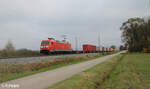 152 133-5 zieht ein Containerzug bei Pölling in Richtung Nürnberg. 26.10.24