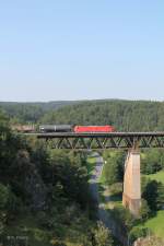 185 383-7 mit einem Kesselzug auf dem Beratzhausener Viadukt.