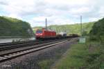 185 040-3 mit einem gemischten Güterzug beim Loreley Betriebsbahnhof.