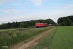 185 208-6 + 155 147-2 mit einem gemischten Güterzug bei der Strommkreistrennstelle Bischofsheim.
