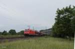 185 315-9 zieht kurz vor Thüngersheim ein gemischten Güterzug. 02.06.15