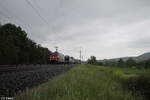 BR 185/871535/185-077-5-stahl-auf-stahl-zieht 185 077-5 'Stahl auf Stahl' zieht mit einem gemischten Güterzug durchs Maintal bei Thüngersheim. 18.05.24