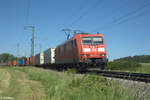 185 175-7 zieht mit einem Containerzug bei Oberdachstetten gen Süden.