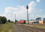 185 046-0 zieht mit einem leeren Autotransportzug durch Nürnberg Hohe Marter.