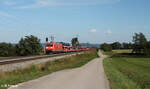 185 048-6 zieht bei Pölling ein Autotransportzug in Richtung Norden.