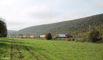 X4E 608 alias 6193 608-7 zieht bei Wernfeld ein Containerzug in Richtung Norden.