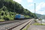 185 512-1 zieht ein Niederboradwagenzug durch den Loreley Betriebsbahnhof richtung Koblenz. 16.07.14